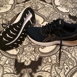 Women Asics running sneakers size 8 navy blue and Gold